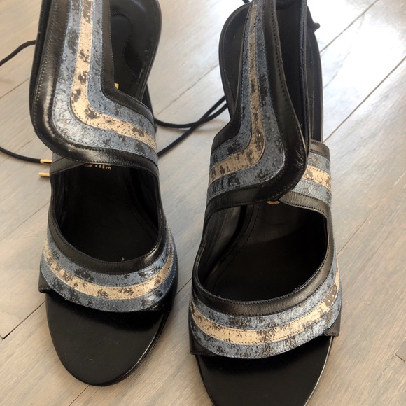 Ferragamo Faustine Sandals NWOT - Picture 4 of 6